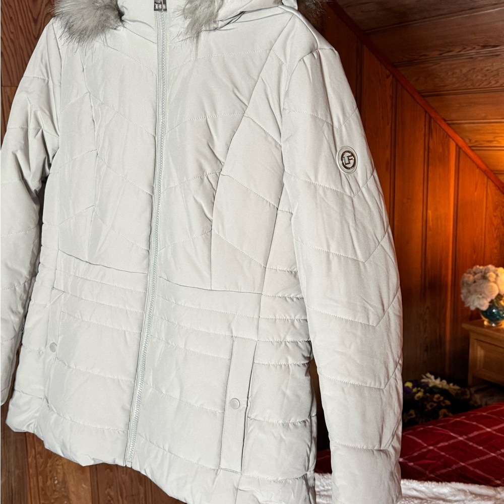 London Fog Pearl Grey Quilted Puffer Coat with Faux Fur Hood – Size L (NWT) - Picture 3 of 7
